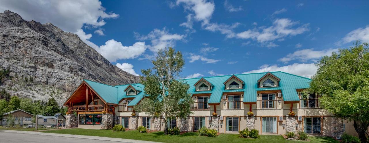 Waterton Glacier Suites Exterior foto
