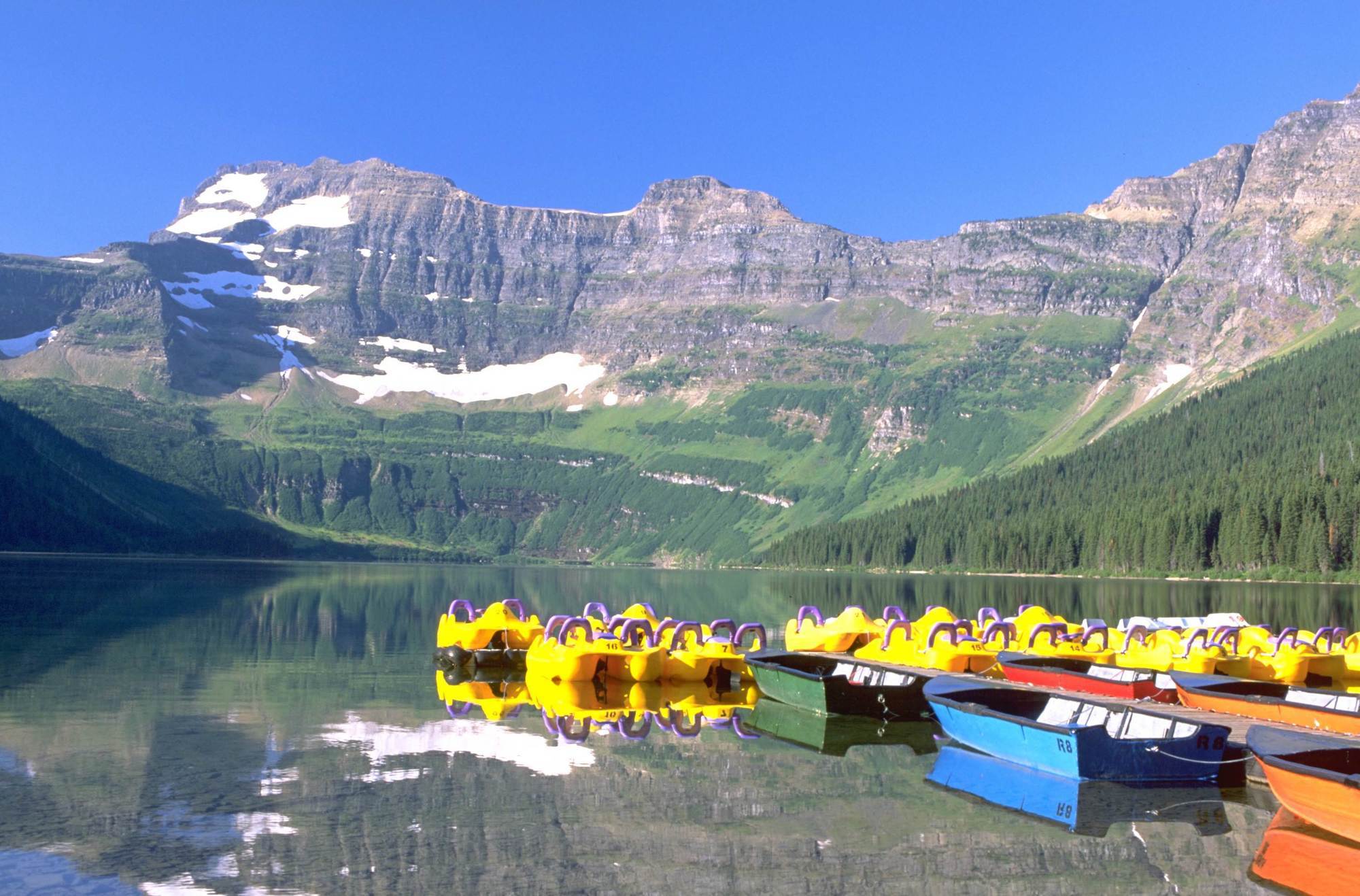 Waterton Glacier Suites Exterior foto