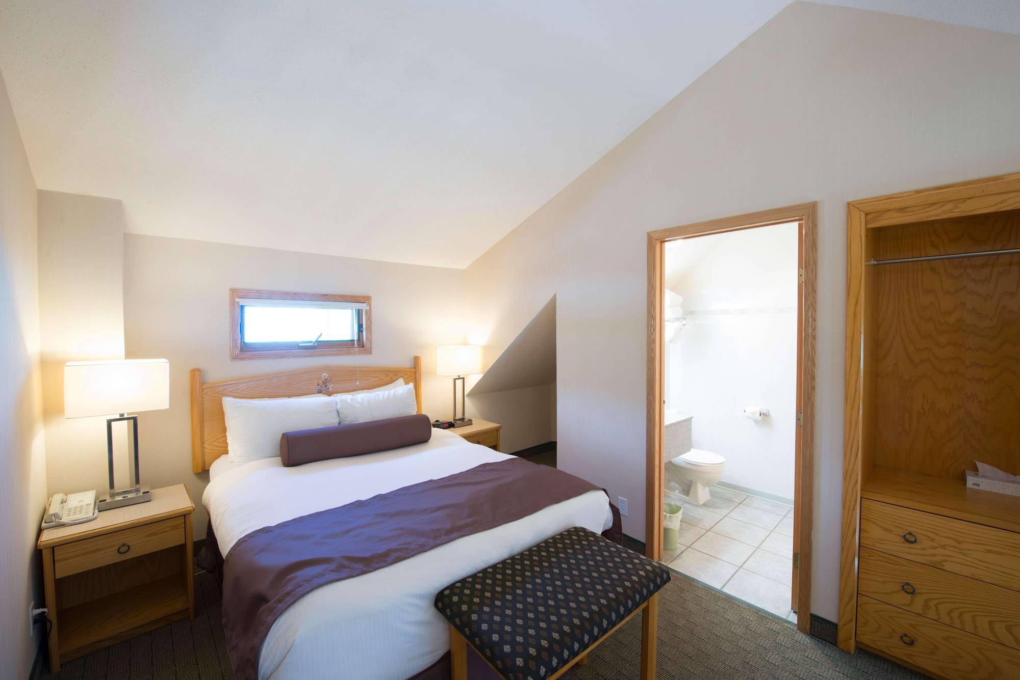 Waterton Glacier Suites Exterior foto
